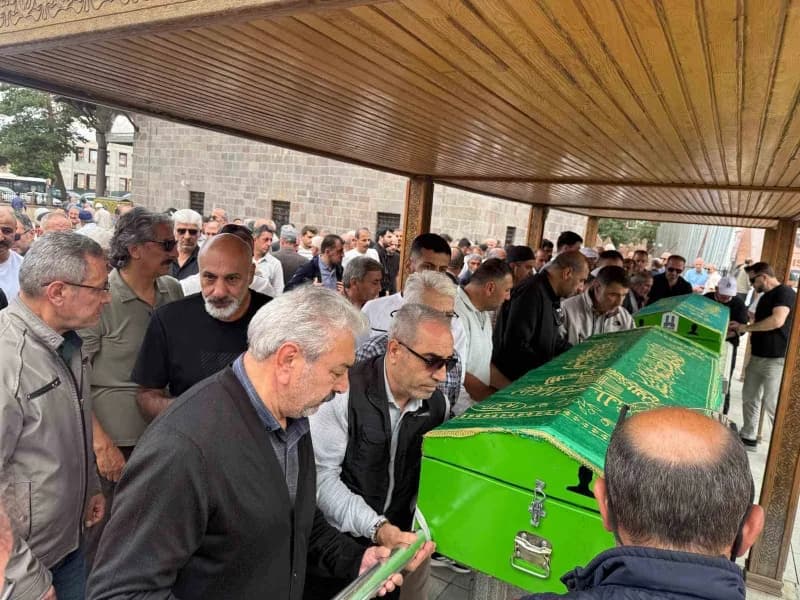 Alanya’da tedavi gördüğü hastanede 59 yaşında hayatını kaybeden Gazeteci Fuat Kantarcı, memleketi Erzurum’da toprağa ver