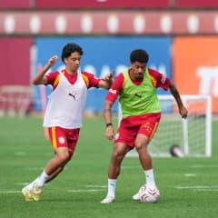 Galatasaray futbolcuları Kemerburgaz Metin Oktay Tesisleri'nde antrenman yaparken