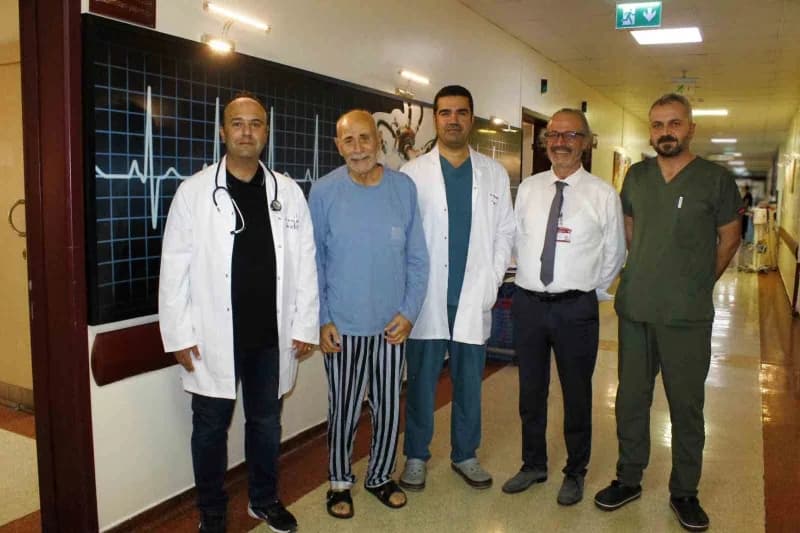 GAÜN Hastanesi’nde 83 yaşındaki hastaya zorlu aort ameliyatı