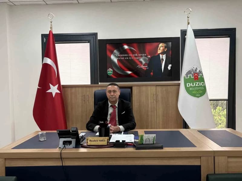Düziçi Belediye Başkanı Mustafa İba, 19 Eylül Gaziler Günü kapsamında Belediye Meclis Üyesi Fehmi Özdemir'i Belediye Baş