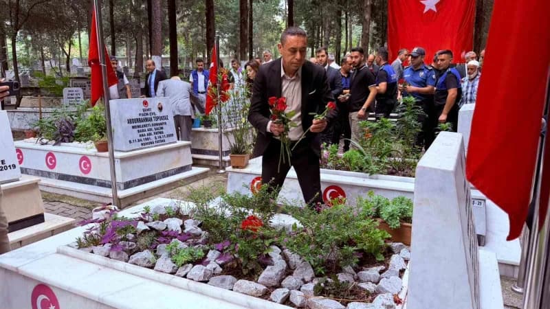 Osmaniye Düziçi Belediye Başkanı Mustafa İba, Gaziler Günü'nde başkanlık görevini gazi meclis üyesi Fehmi Özdemir'e devr