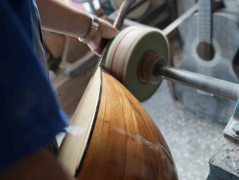 36 yıldır bağlama ve saz üretiyor, kendi Yaptığı bağlamaları çalamıyor