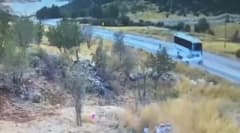 Gaziantep-Nurdağı kara yolunda otomobil ile yolcu otobüsünün çarpıştığı trafik kazası güvenlik kamerası görüntüsü