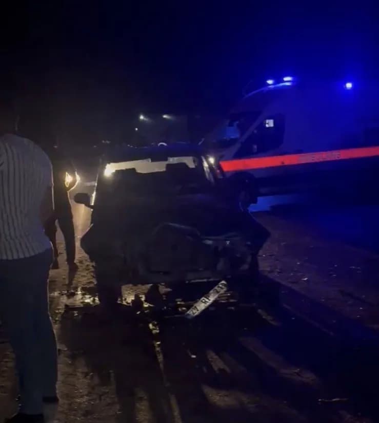 Gaziantep’te otomobil koyun sürüsüne daldı: sürücü yaralandı, çok sayıda koyun telef oldu