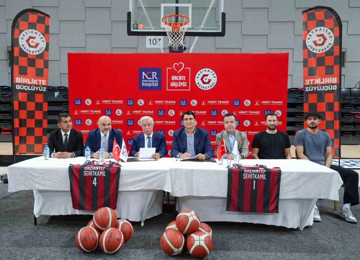 Gaziantep Basketbol ile NCR International Hospital arasında sağlık sponsoru anlaşması imza töreni