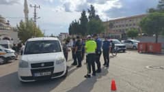 Gaziantep İslahiye’de okul çevresinde polis ekiplerinin güvenlik uygulaması yaptığı an