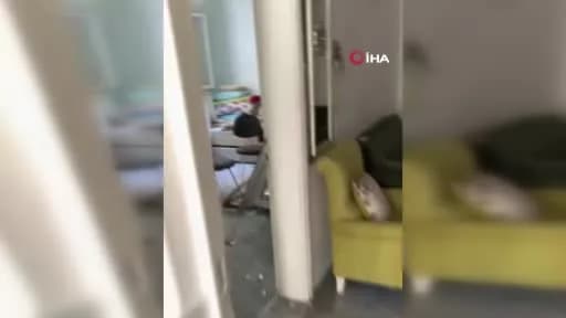 Gaziantep Nizip ilçesinde deprem sonrası bir evin tavanında oluşan kısmi çökme ve hasar