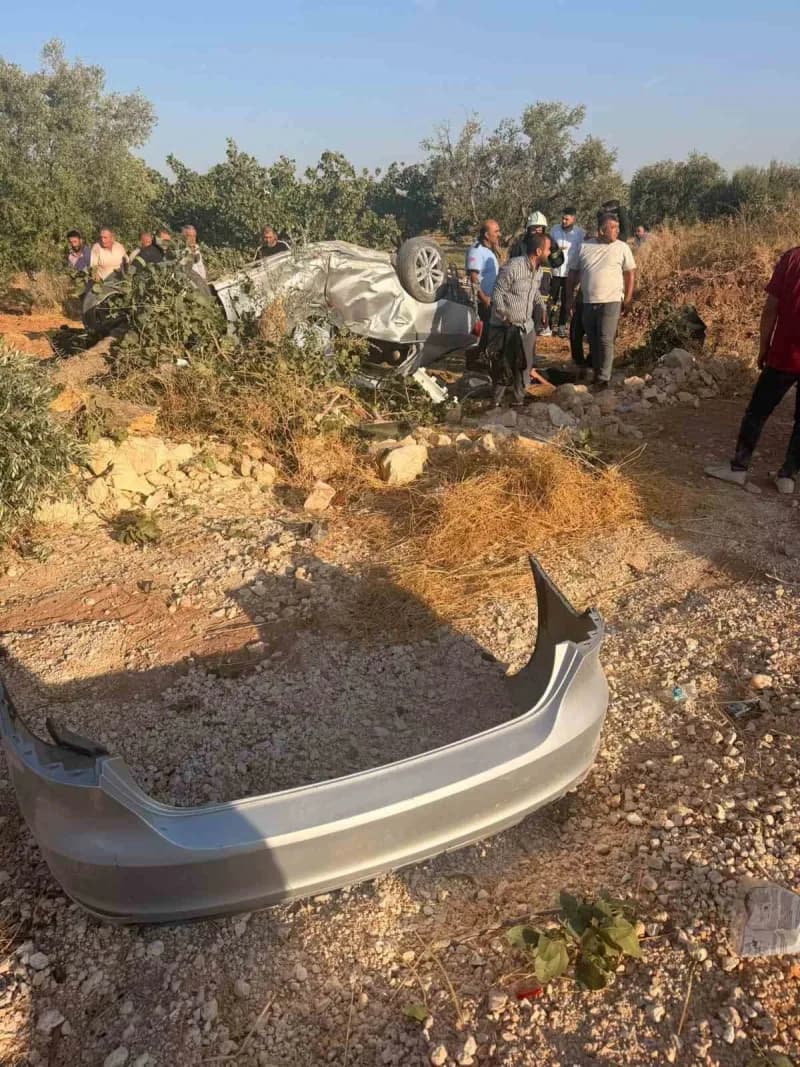 Gaziantep’te motosikletle çarpışan otomobil fıstık tarlasına uçtu: 1 ölü, 7 yaralı
