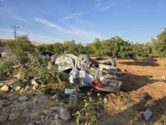 Gaziantep Nizip'te motosikletle çarpışan otomobilin fıstık tarlasına uçtuğu trafik kazası