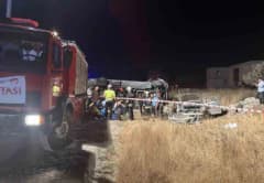 Gaziantep Nurdağı ilçesinde yolcu minibüsü ile otomobilin çarpıştığı trafik kazası sonrası olay yeri