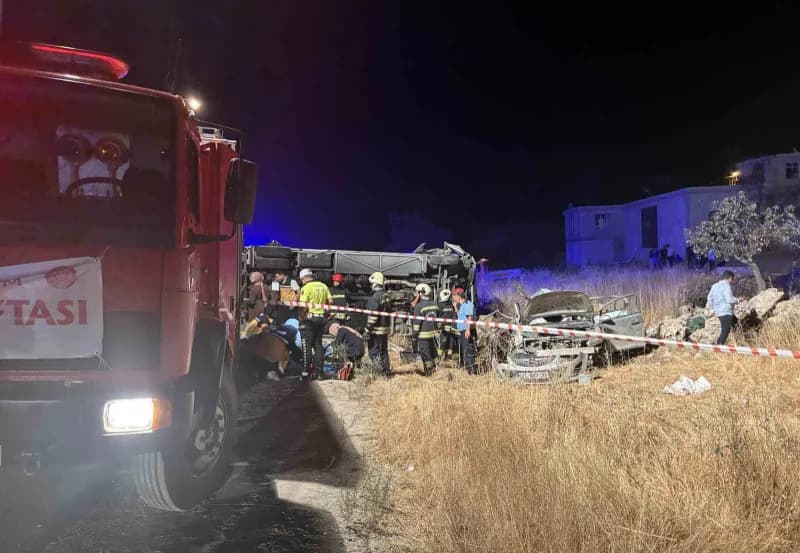 Olay yerine çok sayıda itfaiye, polis, jandarma, AFAD, sağlık ve Ulusal Medikal Kurtarma Ekibi (UMKE) Ekibi sevk edildi.