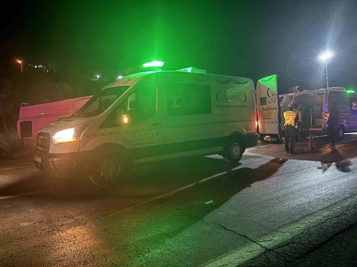 Gaziantep'te kazada hayatını kaybeden 7 kişinin cenazesi morga kaldırıldı