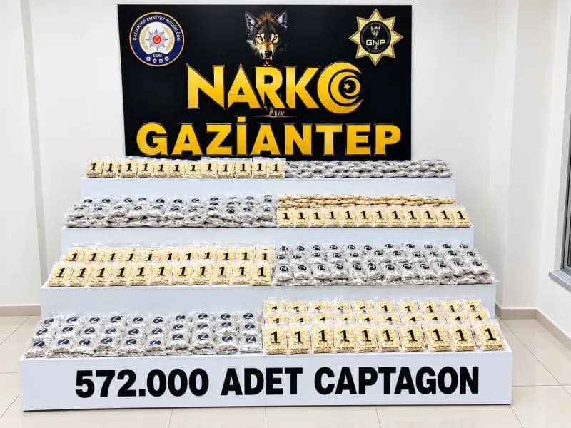 Gaziantep'te 8 valiz dolusu 572 bin adet uyuşturucu hap ele geçirildi