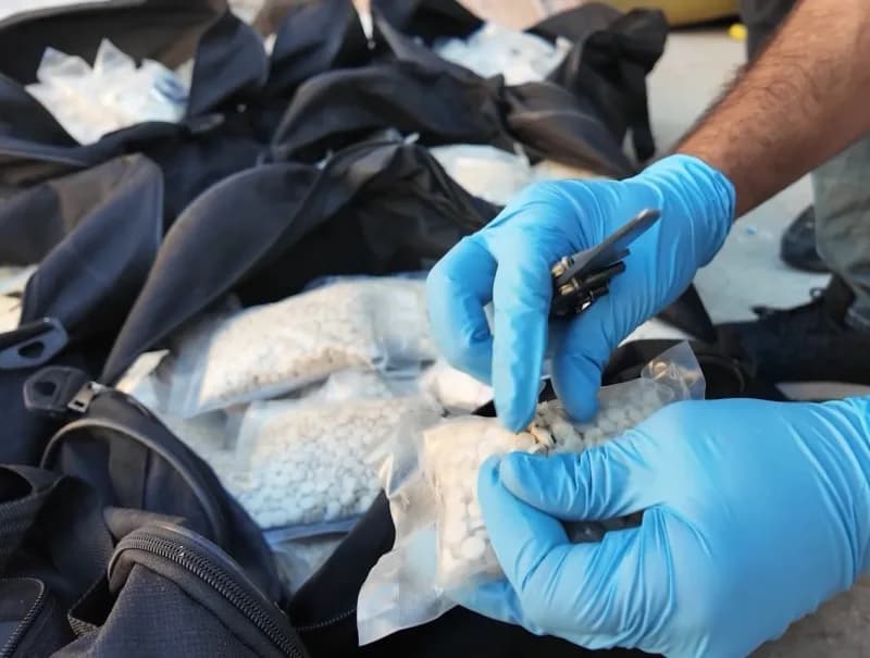 Gaziantep'te 8 valiz dolusu 572 bin adet uyuşturucu hap ele geçirildi