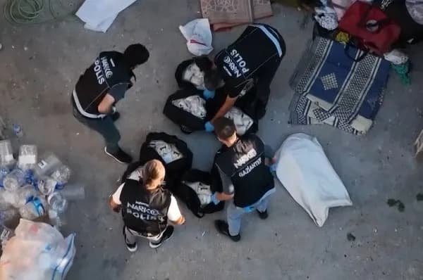 Gaziantep’te ele geçirilen 8 valiz dolusu captagon uyuşturucu haplar