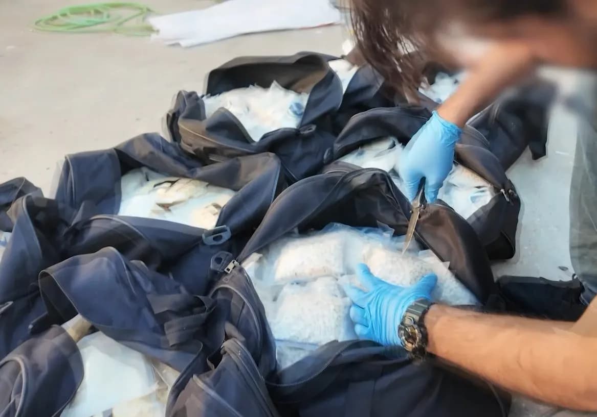 Gaziantep'te 8 valiz dolusu 572 bin adet uyuşturucu hap ele geçirildi