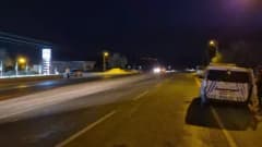 Gaziantep Yavuzeli ilçesinde kamyonet ile traktörün çarpışması sonucu meydana gelen trafik kazası sonrası yola dökülen A