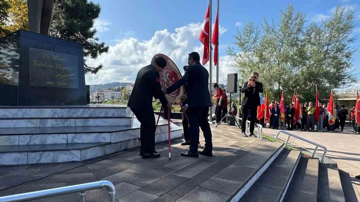 Zonguldak (İha) - Zonguldak’ın Alaplı ilçesinde, 19 Eylül Gaziler Günü dolayısıyla tören düzenlendi.