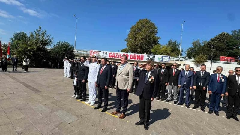 Zonguldak (İha) - Zonguldak’ın Alaplı ilçesinde, 19 Eylül Gaziler Günü dolayısıyla tören düzenlendi.