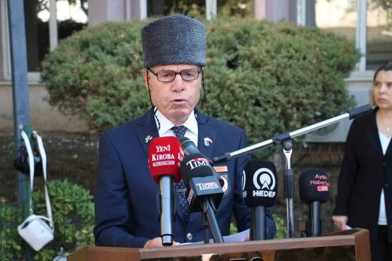 Aydın’da 19 Eylül Gaziler Günü dolayısıyla Hükümet Konağı önündeki tören düzenlendi. Törende şehitler ve ebediyete irtih