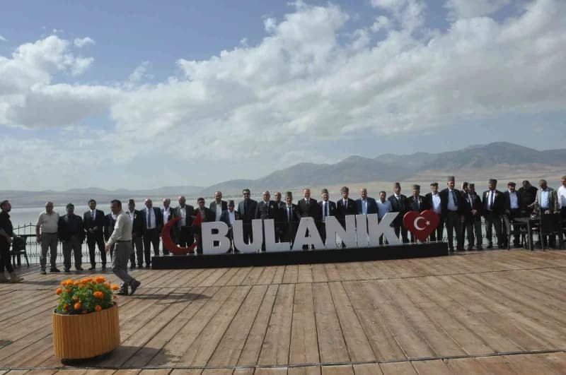 Programa Bulanık Kaymakamı Ömer Övünç Koşansu, Bulanık Cumhuriyet Başsavcısı Fuat Erman Uyarlar, Bulanık Jandarma Komuta