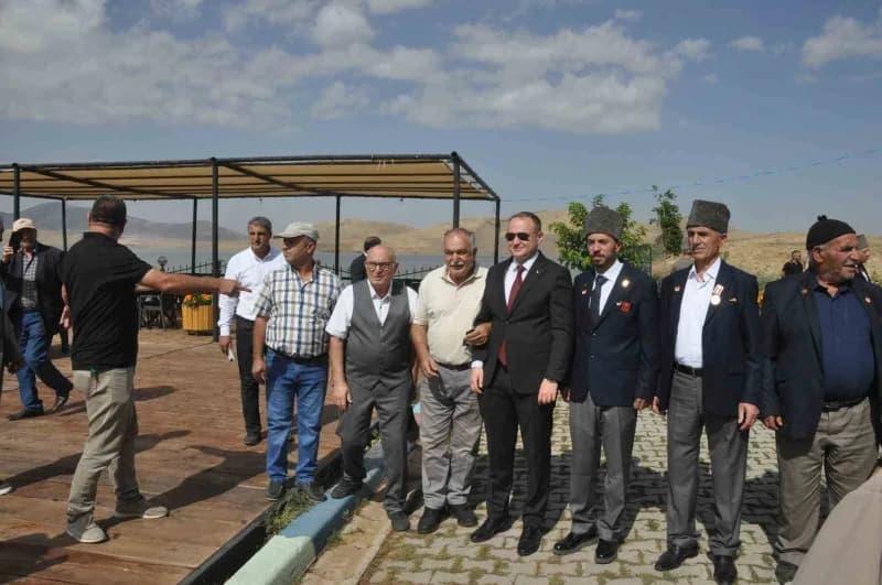 Cumhuriyet Meydanı'nda gerçekleştirilen törende, vatanın bağımsızlığı ve milletin huzuru için Mücadele eden Gaziler anıl