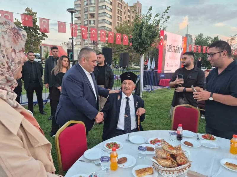 İçişleri Bakan Yardımcısı Bülent Turan, "Biz gaziliği sadece bireysel olarak değil, tüm bir millet olarak, tüm bir insan