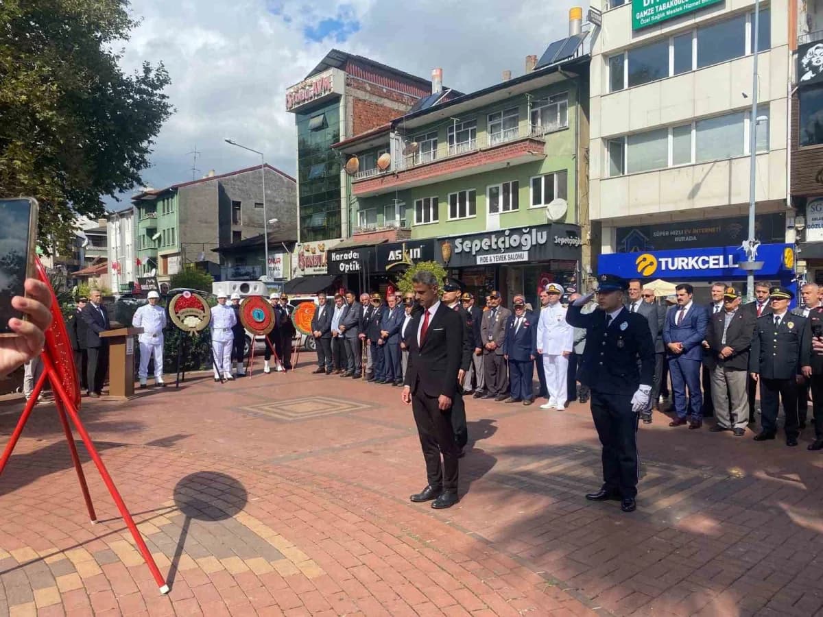 Zonguldak’ın Çaycuma ilçesinde 19 Eylül Gaziler Günü dolayısıyla tören düzenlendi.
