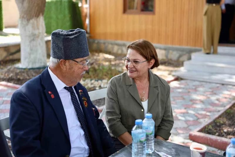 19 Eylül Gaziler Günü dolayısıyla Cumhuriyet Kent Meydanı’nda gerçekleştirilen Çelenk sunma törenine Didim İlçe protokol