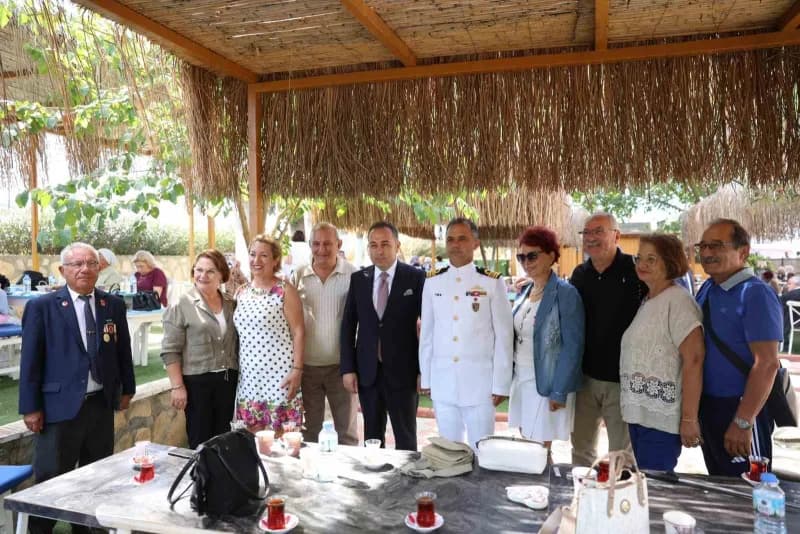 19 Eylül Gaziler Günü dolayısıyla Cumhuriyet Kent Meydanı’nda gerçekleştirilen Çelenk sunma törenine Didim İlçe protokol
