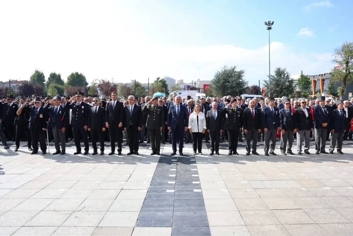 19 Eylül Gaziler Günü, Düzce’de anıtpark’ta düzenlenen resmi tören ve Merkez Büyük Camii’ndeki Kur’an-ı Kerim tilaveti v