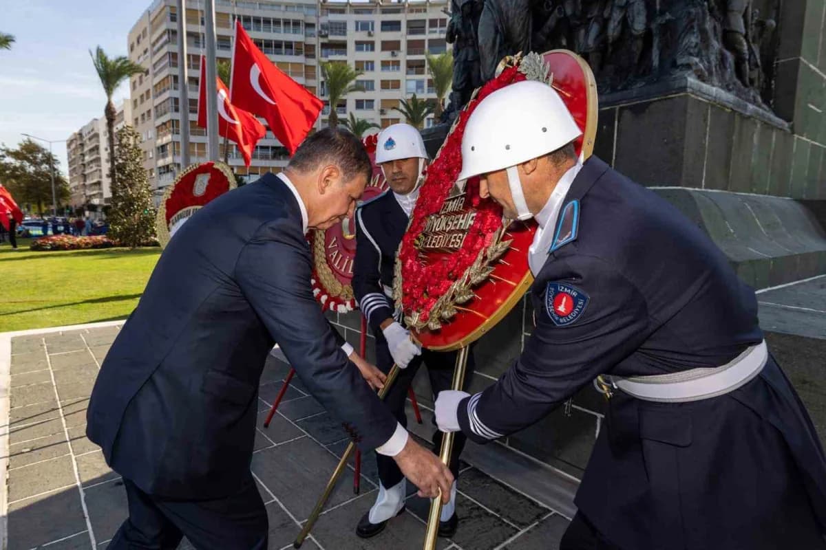 19 Eylül Gaziler Günü, İzmir Cumhuriyet Meydanı’nda düzenlenen törenle kutlandı.
