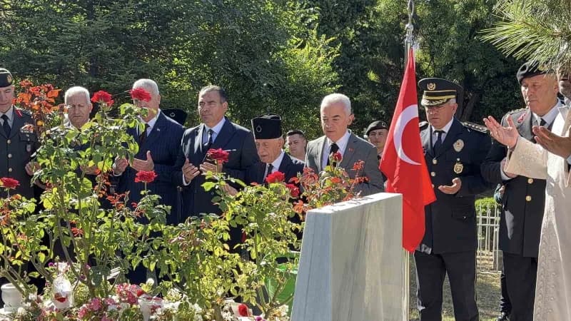 Kırklareli 19 Eylül Gaziler Günü töreninde Atatürk heykeline çelenk bırakılması