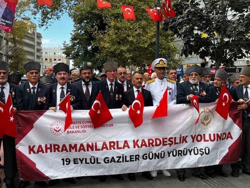 Kocaeli'de 19 Eylül Gaziler Günü yürüyüşü ve anma töreninden görüntüler