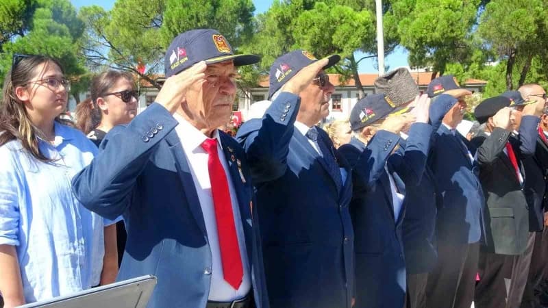 Muğla Cumhuriyet Meydanı'nda 19 Eylül Gaziler Günü dolayısıyla çelenk sunma töreni düzenlendi.