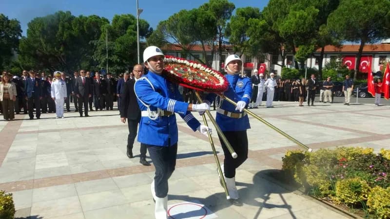 Muğla Cumhuriyet Meydanı'nda 19 Eylül Gaziler Günü dolayısıyla çelenk sunma töreni düzenlendi.