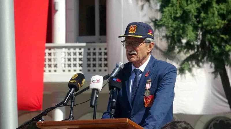 Muğla Cumhuriyet Meydanı'nda 19 Eylül Gaziler Günü dolayısıyla çelenk sunma töreni düzenlendi.