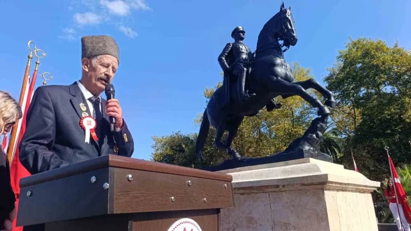 Zonguldak’ta 19 Eylül Gaziler Günü dolayısıyla Atatürk Anıtı’nda tören düzenlendi. Programda anıta çelenk sunulurken, sa
