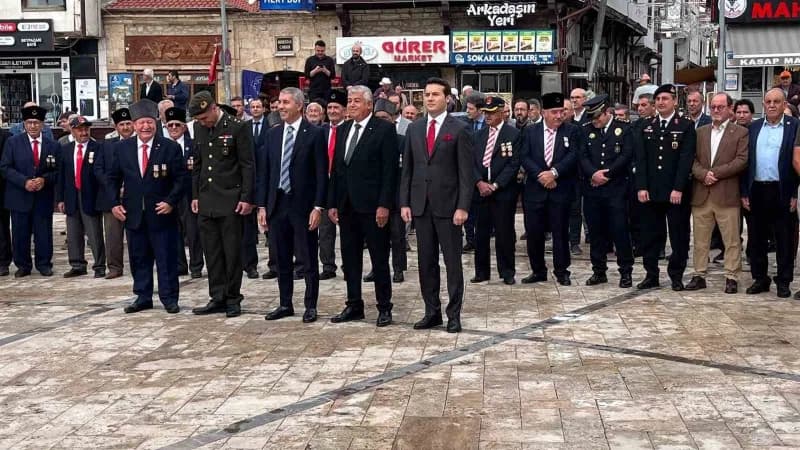 Program, Atatürk Anıtı’na çelenk sunulmasıyla başladı. Çelenk sunma töreninin ardından Beypazarı Kaymakamı Ünal Coşkun,