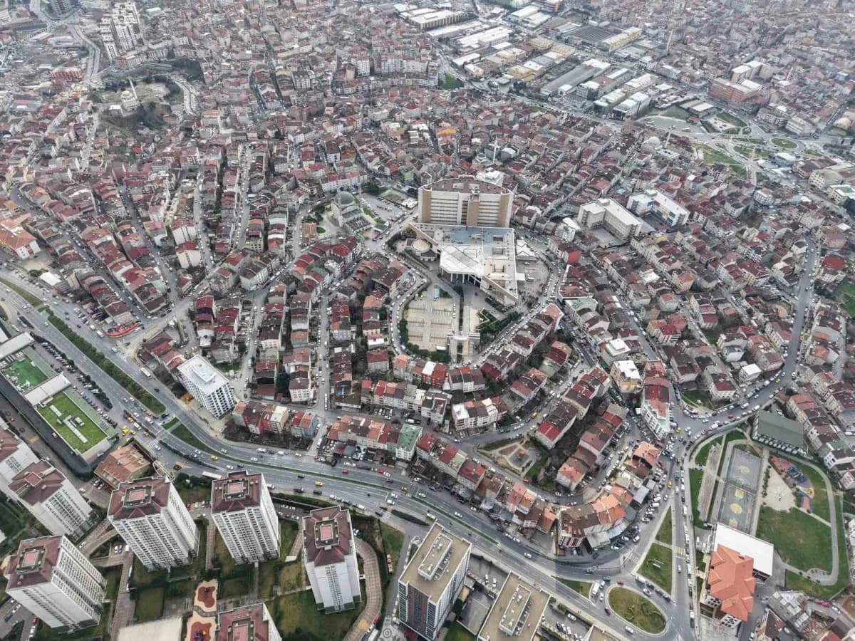 Gaziosmanpaşa’nın Karayolları Mahallesi’nde yaklaşık 50 yıldır devam eden ve 200’ün üzerinde parseli ilgilendiren mülkiy