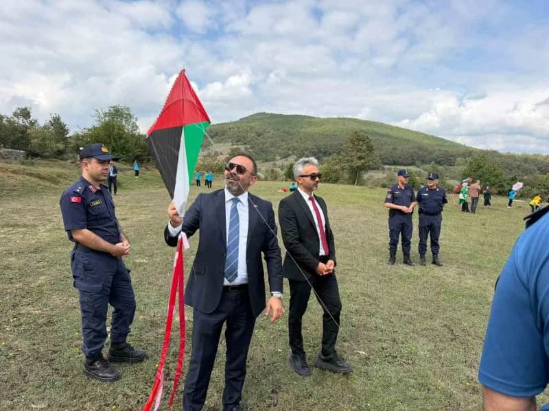 Kavak’ta gazzeli çocuklar için gökyüzüne Umut uçuruldu