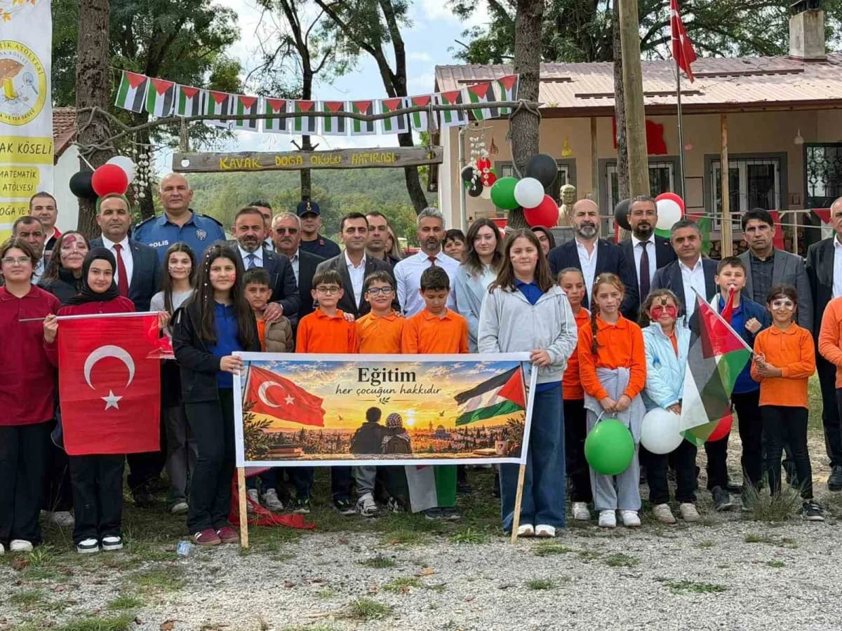 Kavak’ta gazzeli çocuklar için gökyüzüne Umut uçuruldu