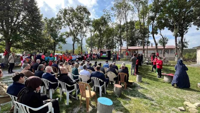 Kavak’ta gazzeli çocuklar için gökyüzüne Umut uçuruldu