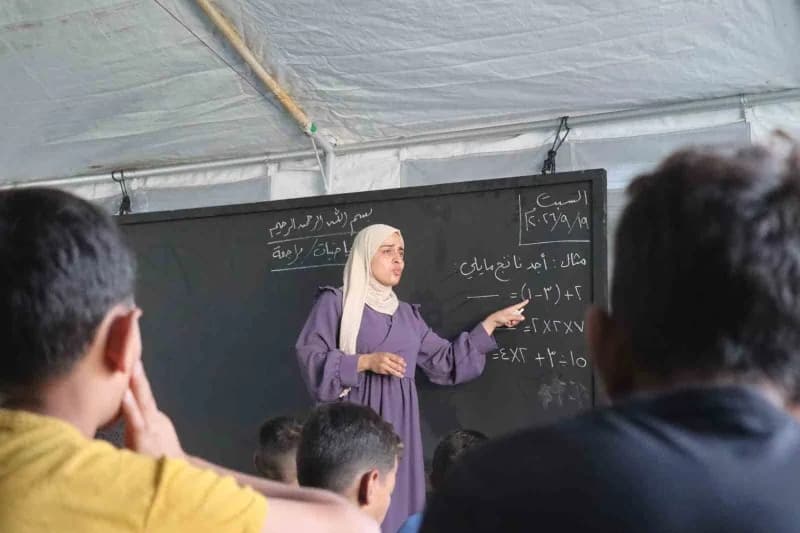 Gazze Şeridi'ndeki yaklaşık 541 bin öğrenci, İsrail'in saldırıları nedeniyle 3 yıl aradan sonra 2026-2027 eğitim öğretim