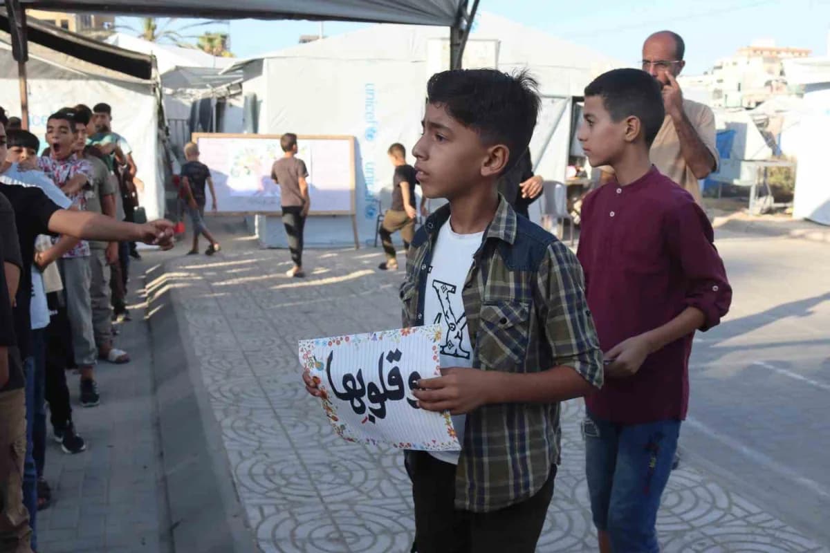 Gazze Şeridi'ndeki yaklaşık 541 bin öğrenci, İsrail'in saldırıları nedeniyle 3 yıl aradan sonra 2026-2027 eğitim öğretim