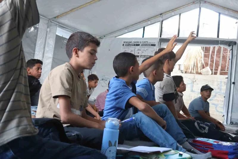 Gazze Şeridi'ndeki yaklaşık 541 bin öğrenci, İsrail'in saldırıları nedeniyle 3 yıl aradan sonra 2026-2027 eğitim öğretim