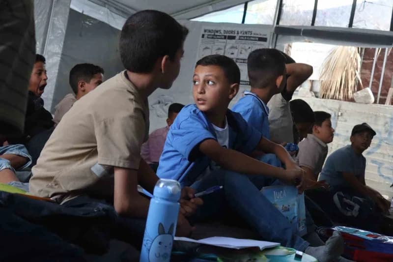Gazze Şeridi'ndeki yaklaşık 541 bin öğrenci, İsrail'in saldırıları nedeniyle 3 yıl aradan sonra 2026-2027 eğitim öğretim