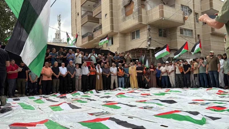 İsrail'in Gaze saldırılarında hayatını kaybeden ve üç yıl boyunca tonlarca enkazın altında kalan 51 Filistinlinin kalınt