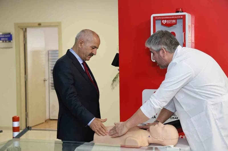 Gebze’de ani kalp durmalarında hayat kurtarabilecek yeni dönem başlıyor. Kentin yoğun noktalarına yerleştirilecek OED ci