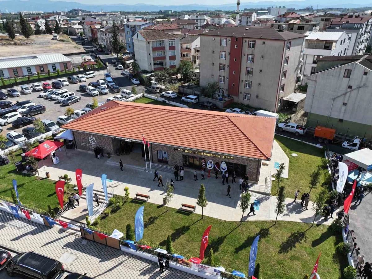 Gebze’de Şehit Yakınları ve gazilerin sosyal buluşma noktası olacak Şehit Yakınları ve Gazi Evi hizmete açıldı.